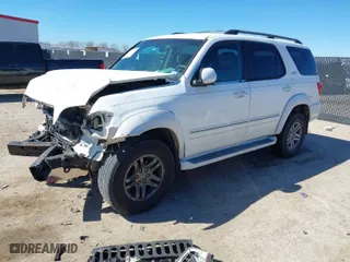 2005 Toyota Sequoia SR5 with VIN 5TDZT34AX5S252295, listed as a IAAI auction lot 41725776 with 236,512 mi miles. Bid and sale history available at carsss.com. Image 2.
