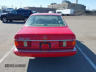 1988 Mercedes-Benz 560 with VIN WDBCA45D0JA390136, listed as a IAAI auction lot 42072781 with 126,325 mi miles and . Bid and sale history available at DreamBid. Image 16.