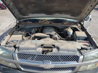 2003 Chevrolet Silverado 1500 LS with VIN 2GCEC19V231178471, listed as a IAAI auction lot 42085646 with 200,584 mi miles. Bid and sale history available at carsss.com. Image 10.