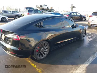 2022 Tesla Model 3 Performance z VIN 5YJ3E1EC7NF137744, wystawiony jako IAAI lot #41427701 z przebiegiem Nie podano mil oraz . Historia ofert i sprzedaży dostępna na DreamBid. Obrazek 4.