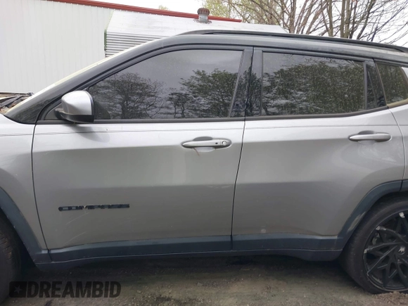 2018 Jeep Compass Latitude with VIN 3C4NJCBB0JT487272, listed as a IAAI auction lot 41955584 with 92,042 mi miles. Bid and sale history available at carsss.com. Image 14.