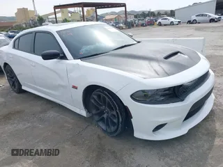 2020 Dodge Charger Scat Pack z VIN 2C3CDXGJ5LH180296, wystawiony jako IAAI lot #42098059 z przebiegiem 12 053 mil mil oraz . Historia ofert i sprzedaży dostępna na DreamBid. Obrazek 1.