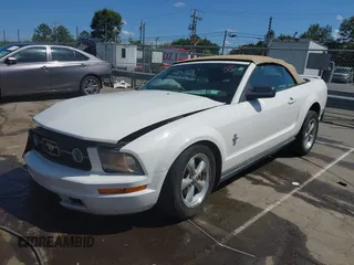 2007 Ford Mustang Deluxe с VIN 1ZVFT84N275365683, выставлен на аукционе IAAI как лот 42335893 с пробегом 141 892 миль миль и . История ставок и продаж доступна на DreamBid. Изображение 2.