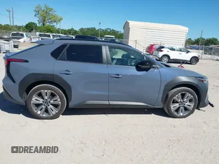 2024 Subaru Solterra Premium z VIN JTMABABA6RA063380, wystawiony jako IAAI lot #41825083 z przebiegiem 1 853 mil mil oraz . Historia ofert i sprzedaży dostępna na DreamBid. Obrazek 13.