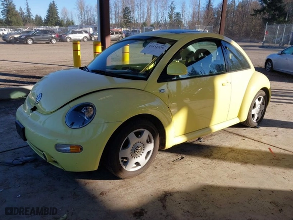2000 Volkswagen New Beetle GLS with VIN 3VWCA21C7YM466576, listed as a IAAI auction lot 41432839 with 176,831 mi miles. Bid and sale history available at carsss.com. Image 2.