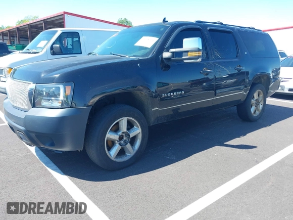 2014 Chevrolet Suburban LT z VIN 1GNSCJE02ER116017, wystawiony jako IAAI lot #42308074 z przebiegiem 228 365 mil mil oraz . Historia ofert i sprzedaży dostępna na DreamBid. Obrazek 17.