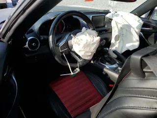 2018 FIAT 124 Spider Abarth z VIN JC1NFAEK6J0137964, wystawiony jako Copart lot #70926304 z przebiegiem 46 821 mil mil oraz Szkoda całkowita • Salvage title. Historia ofert i sprzedaży dostępna na DreamBid. Obrazek 8.