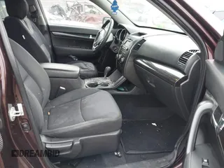 2011 Kia Sorento LX with VIN 5XYKT4A15BG158099, listed as a IAAI auction lot 41641344 with 171,289 mi miles. Bid and sale history available at carsss.com. Image 5.
