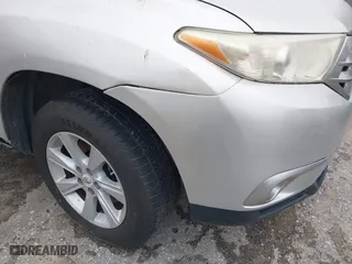 2011 Toyota Highlander with VIN 5TDZK3EH9BS030051, listed as a IAAI auction lot 41436897 with 253,513 mi miles. Bid and sale history available at carsss.com. Image 6.