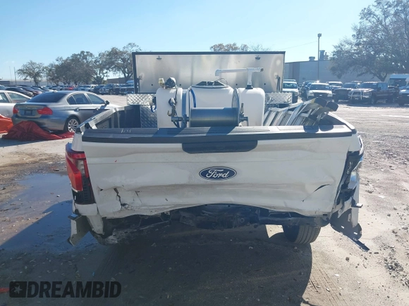2024 Ford F-150 XL z VIN 1FTEX1KP7RKE49677, wystawiony jako IAAI lot #41592556 z przebiegiem 11 136 mil mil oraz . Historia ofert i sprzedaży dostępna na DreamBid. Obrazek 16.