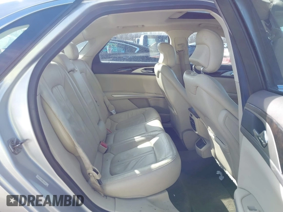 2014 Lincoln MKZ z VIN 3LN6L2J95ER830342, wystawiony jako IAAI lot #41876269 z przebiegiem 137 089 mil mil oraz . Historia ofert i sprzedaży dostępna na DreamBid. Obrazek 8.