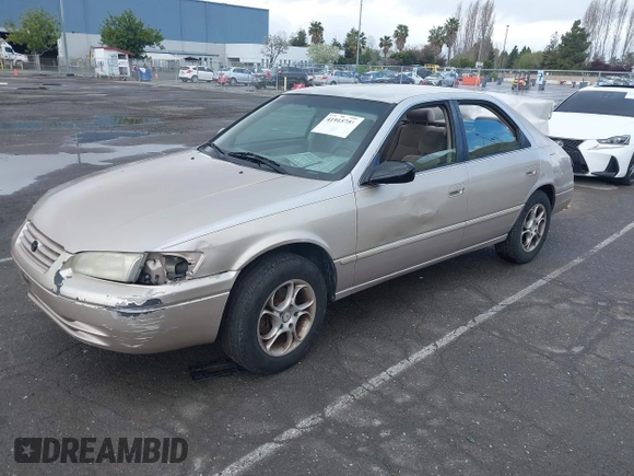 1997 Toyota Camry LE z VIN 4T1BF22K8VU916373, wystawiony jako IAAI lot #41915751 z przebiegiem 259 818 mil mil oraz . Historia ofert i sprzedaży dostępna na DreamBid. Obrazek 16.