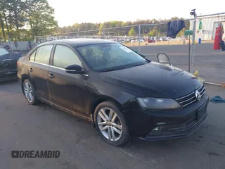 2015 Volkswagen Jetta SEL z VIN 3VWL17AJ1FM331165, wystawiony jako IAAI lot #39382381 z przebiegiem 51 218 mil mil oraz . Historia ofert i sprzedaży dostępna na DreamBid. Obrazek 1.