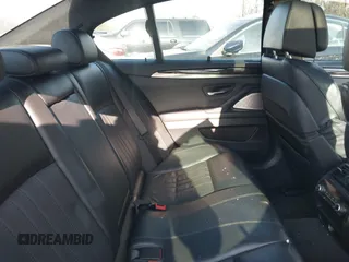 2015 BMW M5 z VIN WBSFV9C53FD594181, wystawiony jako IAAI lot #41761355 z przebiegiem Nie podano mil oraz . Historia ofert i sprzedaży dostępna na DreamBid. Obrazek 8.