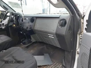 2015 Ford F-250 XLT с VIN 1FT7X2AT2FEA31504, выставлен на аукционе IAAI как лот 42402725 с пробегом 130 273 миль миль и . История ставок и продаж доступна на DreamBid. Изображение 5.