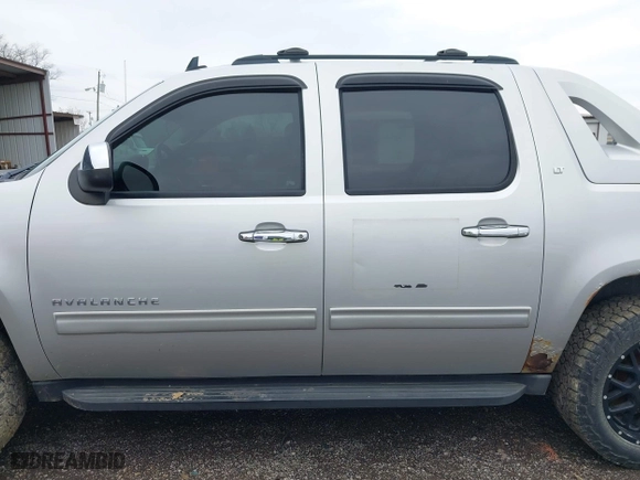 2011 Chevrolet Avalanche LT with VIN 3GNTKFE39BG212642, listed as a IAAI auction lot 41951335 with 221,950 mi miles. Bid and sale history available at carsss.com. Image 15.