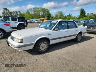 1996 Oldsmobile Cutlass Ciera 1SA VX5 z VIN 1G3AJ55M3T6368247, wystawiony jako Copart lot #58254945 z przebiegiem 649 685 mil mil oraz Tytuł czysty. Historia ofert i sprzedaży dostępna na DreamBid. Obrazek 1.