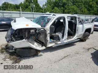2018 GMC Sierra 2500HD Denali with VIN 1GT12SEY9JF231003, listed as a Copart auction lot 59562743 with 0 mi miles and Salvage Title. Bid and sale history available at carsss.com. Image 1.