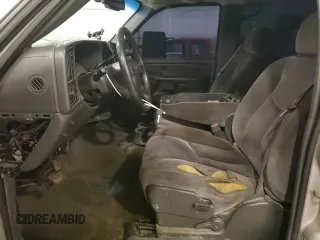 2005 GMC Sierra 2500HD SLT z VIN 1GTHK23275F945912, wystawiony jako Copart lot #84298424 z przebiegiem 241 490 mil mil oraz Szkoda całkowita • Salvage title. Historia ofert i sprzedaży dostępna na DreamBid. Obrazek 7.