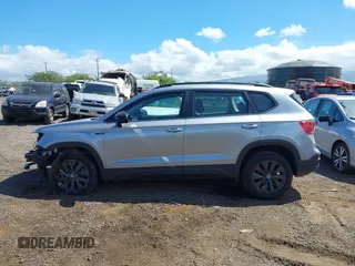 2024 Volkswagen Taos S с VIN 3VV5X7B23RM062187, выставлен на аукционе IAAI как лот 41681986 с пробегом 9 170 миль миль и . История ставок и продаж доступна на DreamBid. Изображение 14.