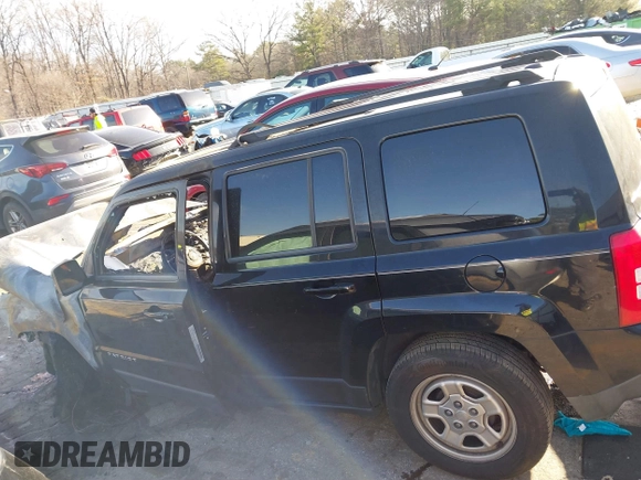 2015 Jeep Patriot Sport with VIN 1C4NJPBAXFD377504, listed as a IAAI auction lot 41743361 with 1 mi miles. Bid and sale history available at carsss.com. Image 13.