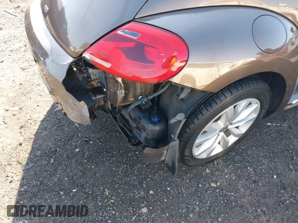 2015 Volkswagen Beetle с VIN 3VW5A7AT8FM818972, выставлен на аукционе IAAI как лот 41966746 с пробегом 144 699 миль миль и . История ставок и продаж доступна на DreamBid. Изображение 17.
