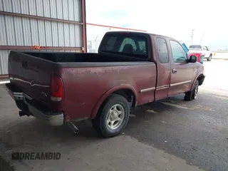 1998 Ford F-150 z VIN 1FTZX18W3WKA49854, wystawiony jako IAAI lot #42787524 z przebiegiem 157 124 mil mil oraz . Historia ofert i sprzedaży dostępna na DreamBid. Obrazek 4.