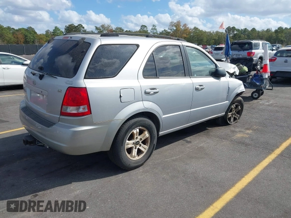 2004 Kia Sorento LX with VIN KNDJC733845275473, listed as a IAAI auction lot 40746072 with 231,936 mi miles. Bid and sale history available at carsss.com. Image 4.