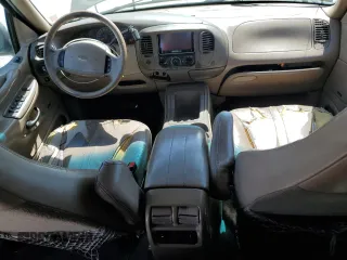 1998 Ford Expedition XLT z VIN 1FMRU17L5WLB18954, wystawiony jako Copart lot #58204235 z przebiegiem 350 480 mil mil oraz Szkoda całkowita • Salvage title. Historia ofert i sprzedaży dostępna na DreamBid. Obrazek 8.