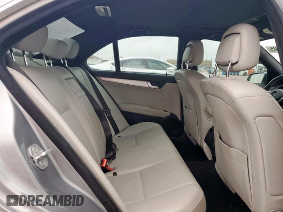 2012 Mercedes-Benz C 250 Sport z VIN WDDGF4HB6CA614646, wystawiony jako Copart lot #50826495 z przebiegiem 114 435 mil mil oraz Szkoda całkowita • Salvage title. Historia ofert i sprzedaży dostępna na DreamBid. Obrazek 10.