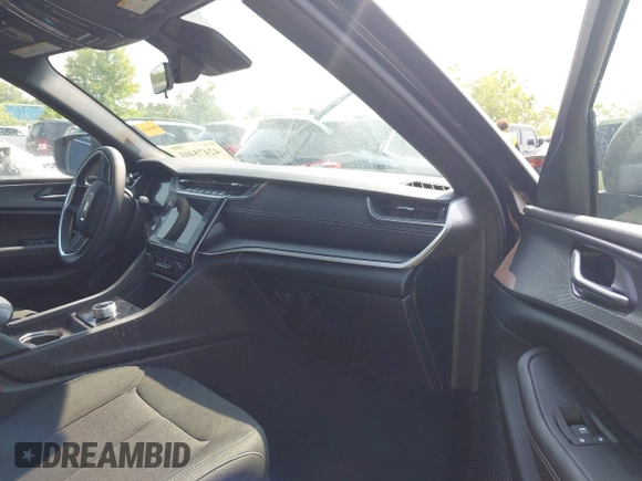 2025 Jeep Grand Cherokee Altitude X z VIN 1C4RJHAG9SC268299, wystawiony jako IAAI lot #42475401 z przebiegiem 2 649 mil mil oraz . Historia ofert i sprzedaży dostępna na DreamBid. Obrazek 5.
