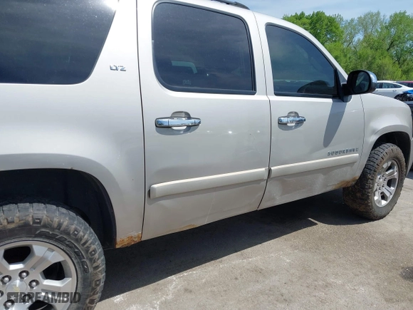 2007 Chevrolet Suburban LT with VIN 3GNFK16367G246091, listed as a IAAI auction lot 42105259 with 216,014 mi miles. Bid and sale history available at carsss.com. Image 6.
