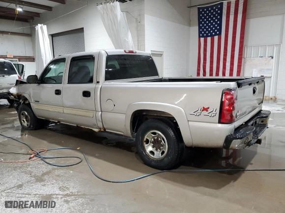 2004 Chevrolet Silverado 2500 Crew Cab LT with VIN 1GCGK23UX4F120023, listed as a Copart auction lot 89066085 with 184,246 mi miles and Salvage Title. Bid and sale history available at carsss.com. Image 2.