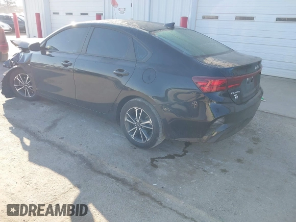 2024 Kia Forte LXS z VIN 3KPF24AD6RE836641, wystawiony jako IAAI lot #41793732 z przebiegiem 16 855 mil mil oraz . Historia ofert i sprzedaży dostępna na DreamBid. Obrazek 3.