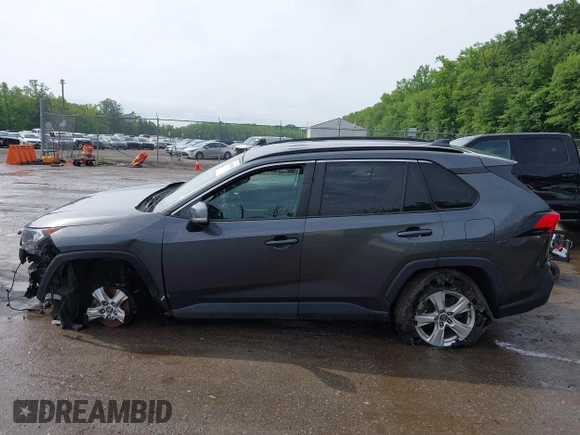 2020 Toyota RAV4 XLE with VIN 2T3W1RFV4LC040257, listed as a IAAI auction lot 42448299 with 77,618 mi miles and . Bid and sale history available at DreamBid. Image 13.