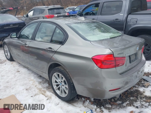2016 BMW 3 Series 320i xDrive z VIN WBA8E5G5XGNU20345, wystawiony jako IAAI lot #41450461 z przebiegiem 155 607 mil mil oraz . Historia ofert i sprzedaży dostępna na DreamBid. Obrazek 3.