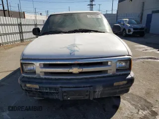 1996 Chevrolet Blazer z VIN 1GNCS13W2T2160393, wystawiony jako Copart lot #70889204 z przebiegiem 118 286 mil mil oraz Czysty tytuł • Clean title. Historia ofert i sprzedaży dostępna na DreamBid. Obrazek 5.