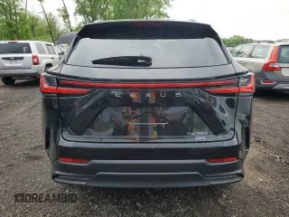 2025 Lexus NX 350 Premium z VIN 2T2GGCEZ0SC080990, wystawiony jako Copart lot #57211805 z przebiegiem 2962 mil mil oraz Szkody całkowita. Historia ofert i sprzedaży dostępna na DreamBid. Obrazek 6.