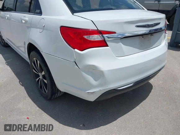 2014 Chrysler 200 LX z VIN 1C3CCBAB3EN207688, wystawiony jako IAAI lot #42086295 z przebiegiem 137 547 mil mil oraz . Historia ofert i sprzedaży dostępna na DreamBid. Obrazek 12.