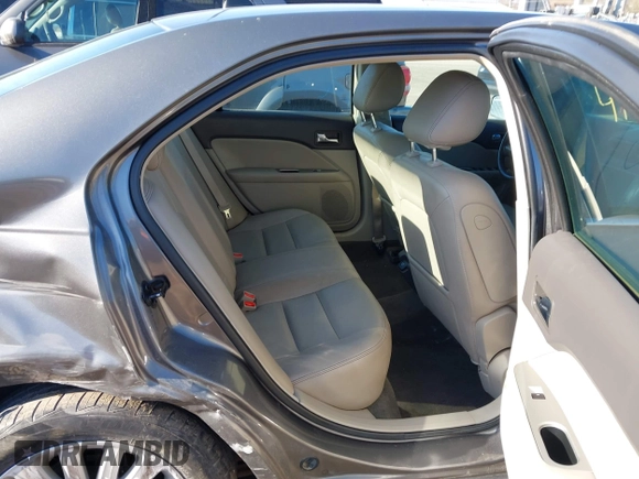 2010 Ford Fusion Hybrid z VIN 3FADP0L35AR423330, wystawiony jako IAAI lot #41972619 z przebiegiem 154 026 mil mil oraz . Historia ofert i sprzedaży dostępna na DreamBid. Obrazek 8.