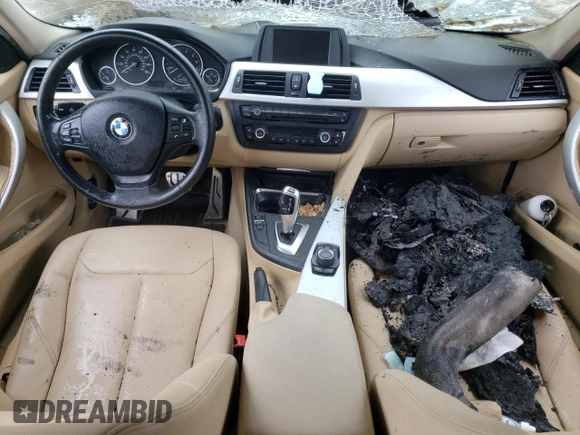 2012 BMW 3 Series 328i с VIN WBA3C1C50CF430403, выставлен на аукционе Copart как лот 56896395 с пробегом Не указан миль и Списание • Salvage title. История ставок и продаж доступна на DreamBid. Изображение 8.