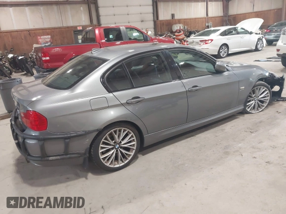 2011 BMW 3 Series 335i xDrive с VIN WBAPL5C57BA919482, выставлен на аукционе IAAI как лот 42531375 с пробегом 82 868 миль миль и . История ставок и продаж доступна на DreamBid. Изображение 4.