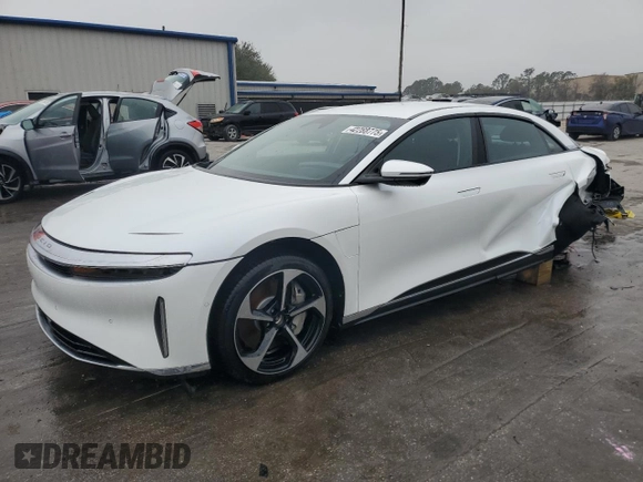 2025 Lucid Air Touring z VIN 50EA1TEA1SA008797, wystawiony jako Copart lot #42288775 z przebiegiem 954 mil mil oraz Szkoda całkowita • Salvage title. Historia ofert i sprzedaży dostępna na DreamBid. Obrazek 1.