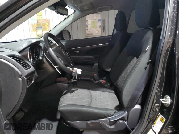 2023 Mitsubishi Outlander ES z VIN JA4ARUAU9PU012079, wystawiony jako Copart lot #52338905 z przebiegiem 31 458 mil mil oraz Szkoda całkowita • Salvage title. Historia ofert i sprzedaży dostępna na DreamBid. Obrazek 7.