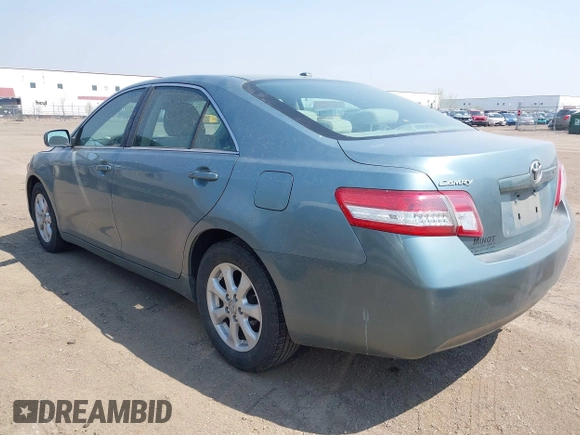 2011 Toyota Camry LE z VIN 4T4BF3EK3BR128796, wystawiony jako IAAI lot #42232144 z przebiegiem 127 823 mil mil oraz . Historia ofert i sprzedaży dostępna na DreamBid. Obrazek 3.