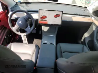 2025 Tesla Model Y Long Range z VIN 7SAYGDEE4SF260712, wystawiony jako Copart lot #54208975 z przebiegiem 1054 mil mil oraz Szkoda całkowita • Salvage title. Historia ofert i sprzedaży dostępna na DreamBid. Obrazek 8.