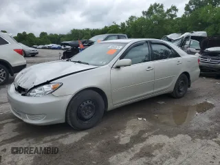 2005 Toyota Camry STD z VIN 4T1BE32K65U597306, wystawiony jako Copart lot #58943575 z przebiegiem 214 237 mil mil oraz Szkoda całkowita • Salvage title. Historia ofert i sprzedaży dostępna na DreamBid. Obrazek 1.