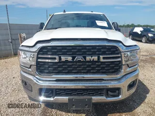 2024 Ram 2500 Big Horn z VIN 3C6UR5DL1RG338631, wystawiony jako IAAI lot #42608233 z przebiegiem 34 989 mil mil oraz . Historia ofert i sprzedaży dostępna na DreamBid. Obrazek 6.