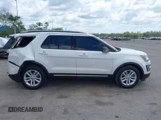 2017 Ford Explorer XLT with VIN 1FM5K7D89HGE21643, listed as a IAAI auction lot 42080182 with 125,437 mi miles and . Bid and sale history available at carsss.com. Image 13.
