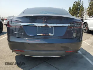 2014 Tesla Model S 60 z VIN 5YJSA1H11EFP64764, wystawiony jako Copart lot #64265815 z przebiegiem 126 191 mil mil oraz Szkoda całkowita • Salvage title. Historia ofert i sprzedaży dostępna na DreamBid. Obrazek 6.